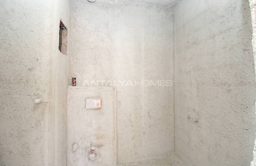 Functional Flats on a Main Road in Antalya Altintas 28