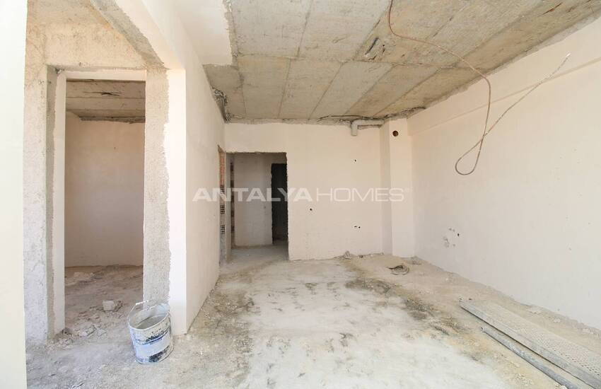 Functional Flats on a Main Road in Antalya Altintas 30