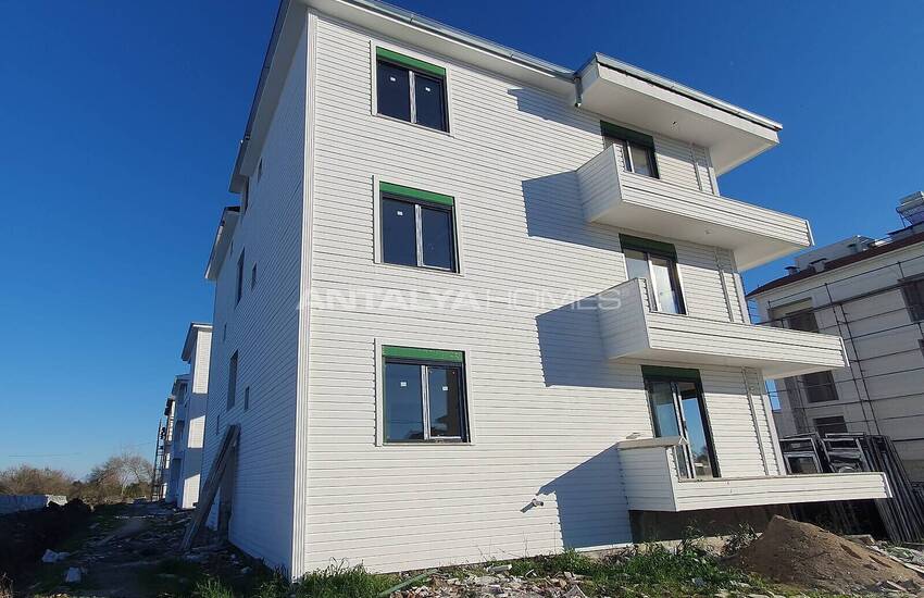 املاک نوساز شیک در مجتمعی با استخر در کادریه 12