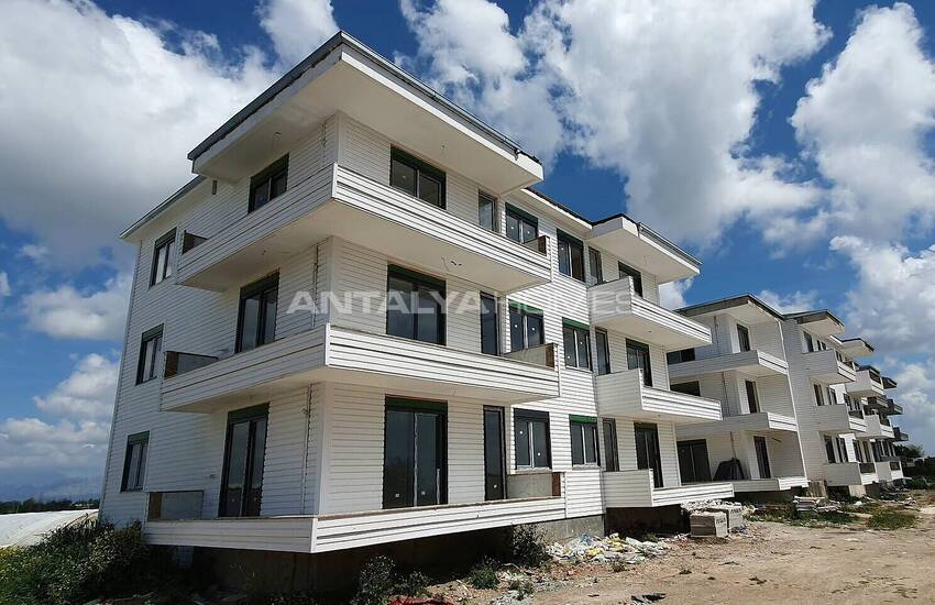 املاک نوساز شیک در مجتمعی با استخر در کادریه 13