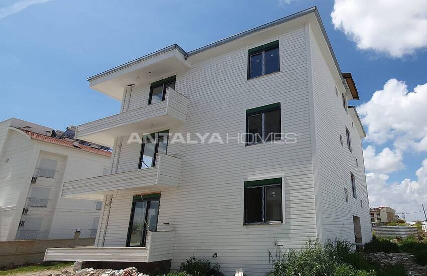 املاک نوساز شیک در مجتمعی با استخر در کادریه 14