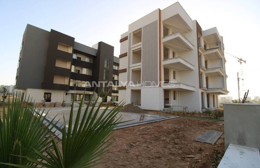 شقق فسيحة بتصميم بسيط وأنيق في أنطاليا ألتينطاش 9