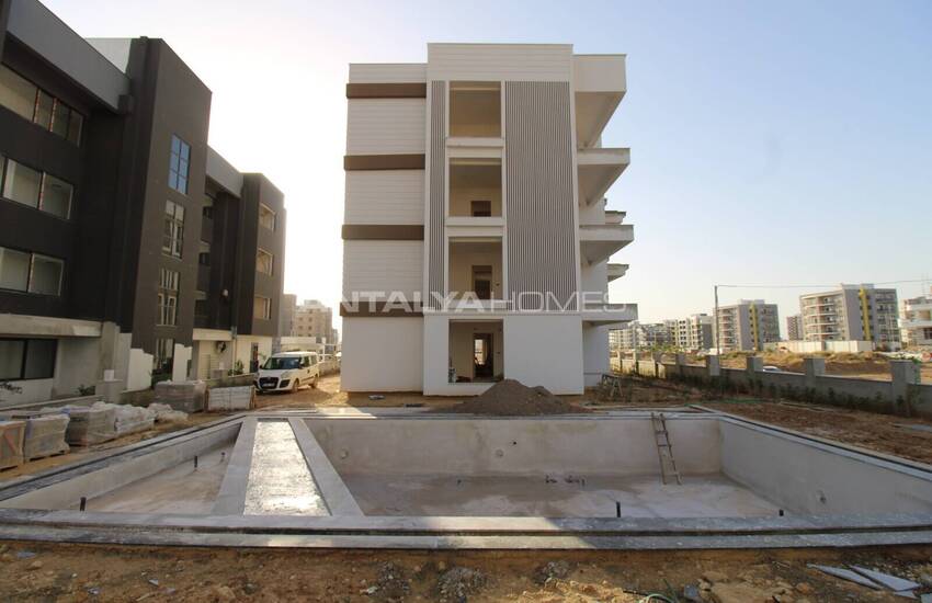 شقق فسيحة بتصميم بسيط وأنيق في أنطاليا ألتينطاش 11