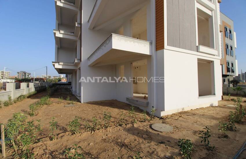 شقق فسيحة بتصميم بسيط وأنيق في أنطاليا ألتينطاش 12