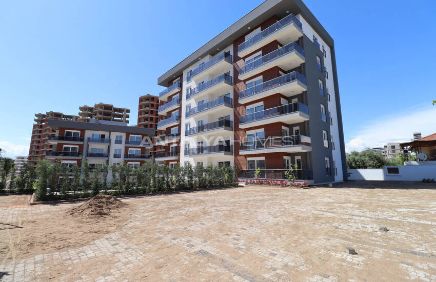 Antalya Aksu’da Toplu Ulaşıma Yakın Havuzlu Sitede Daireler 12