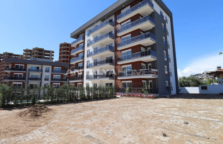 Antalya Aksu’da Toplu Ulaşıma Yakın Havuzlu Sitede Daireler 13