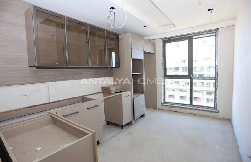Antalya Konyaaltı’nda Açık ve Kapalı Havuzlu Sitede Lüks Daireler 12