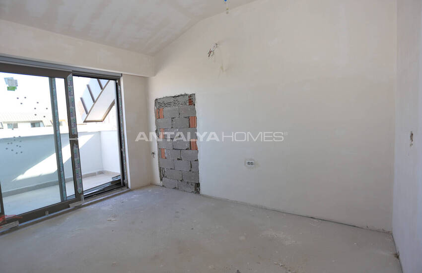 Antalya Konyaaltı’nda Açık ve Kapalı Havuzlu Sitede Lüks Daireler 11
