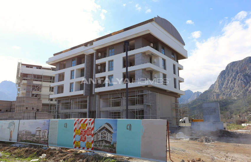 Antalya Konyaaltı’nda Açık ve Kapalı Havuzlu Sitede Lüks Daireler 7