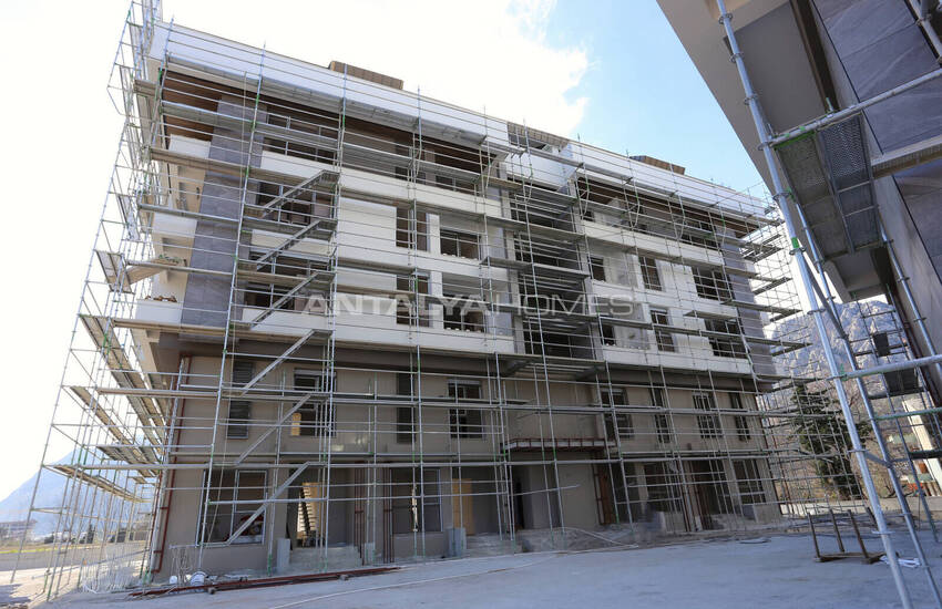 Antalya Konyaaltı’nda Açık ve Kapalı Havuzlu Sitede Lüks Daireler 8