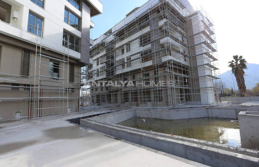 Antalya Konyaaltı’nda Açık ve Kapalı Havuzlu Sitede Lüks Daireler 9