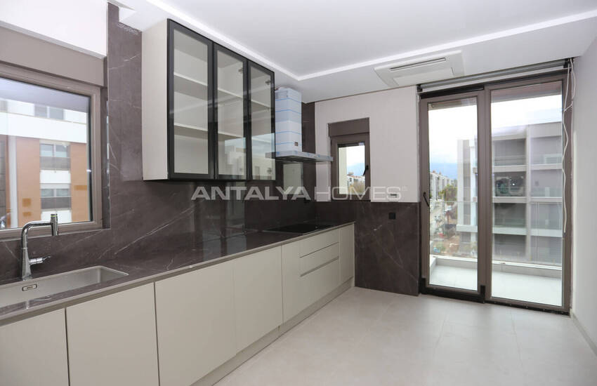 Eleganta Lägenheter I Ett Komplex Med Garage I Antalya Konyaalti 27