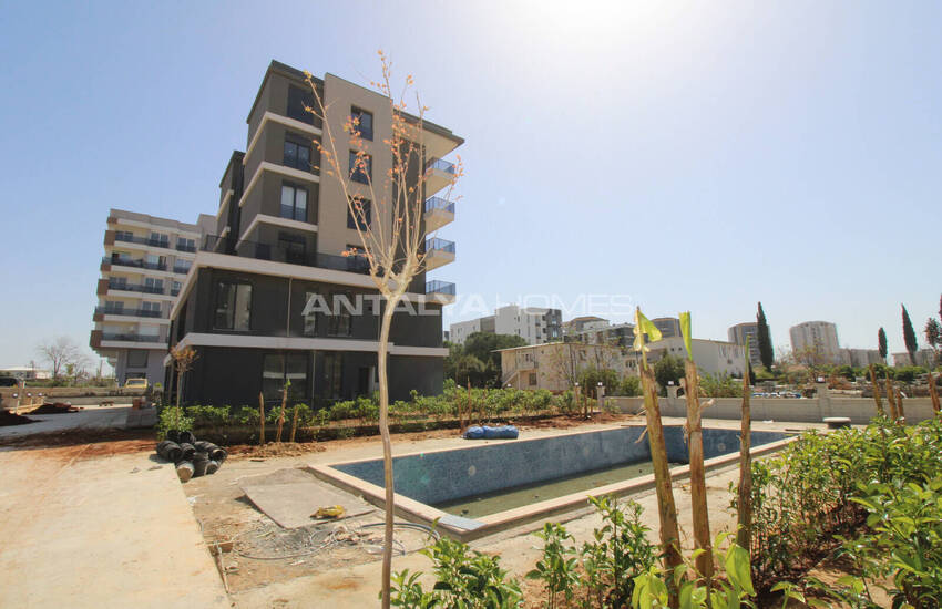 شقق فسيحة من غرفتين مع حديقة للاستخدام في أنطاليا ألتينتاس 27