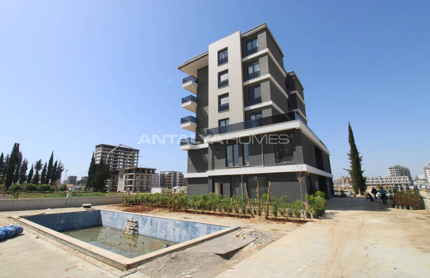 شقق فسيحة من غرفتين مع حديقة للاستخدام في أنطاليا ألتينتاس 28
