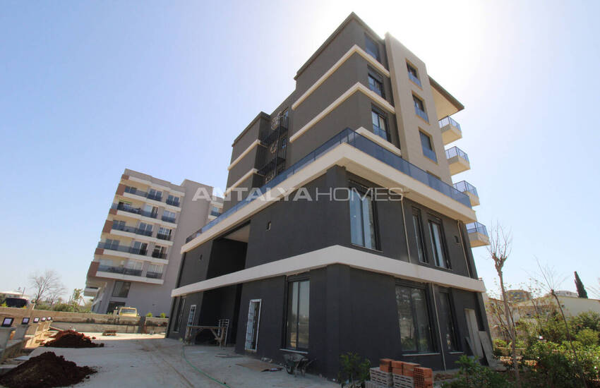 شقق فسيحة من غرفتين مع حديقة للاستخدام في أنطاليا ألتينتاس 29