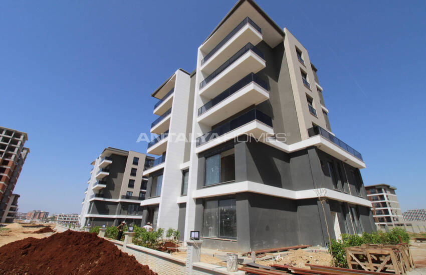 شقق فسيحة من غرفتين مع حديقة للاستخدام في أنطاليا ألتينتاس 32