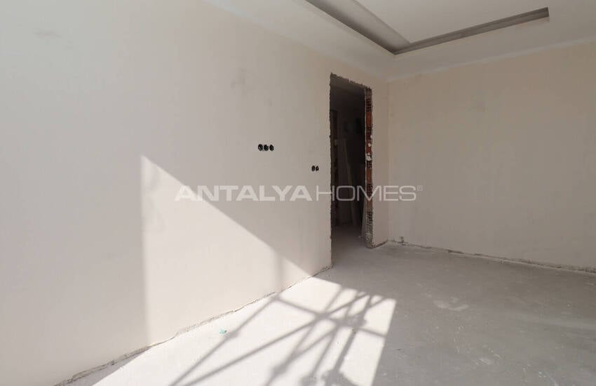 Kepez Esentepe'de Tramvay Durağına 900 M Uzaklıkta Daireler 23