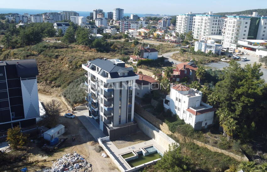 Sea and City View Flats Close to Amenities in Alanya Avsallar 25
