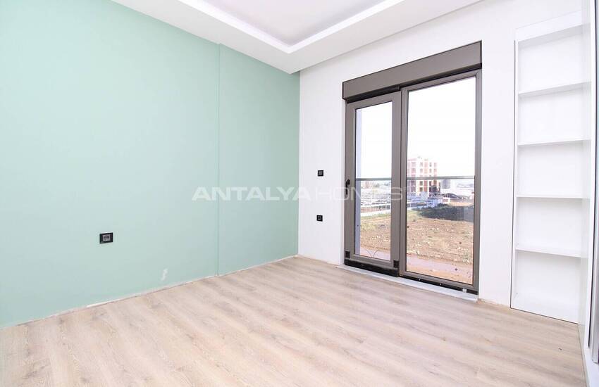 Spacious Apartment Close to the Beach in Altintas Aksu 11