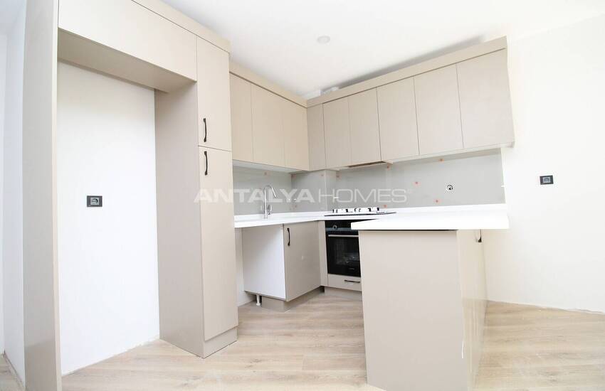 Spacious Apartment Close to the Beach in Altintas Aksu 15