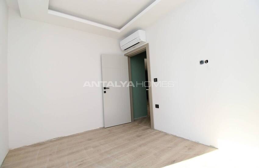 Spacious Apartment Close to the Beach in Altintas Aksu 13