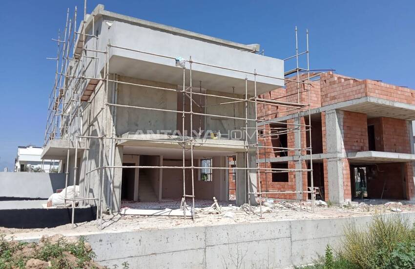 Semi-detached Villas with Private Pools and Gardens in Kundu 12