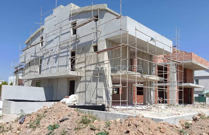 Semi-detached Villas with Private Pools and Gardens in Kundu 13