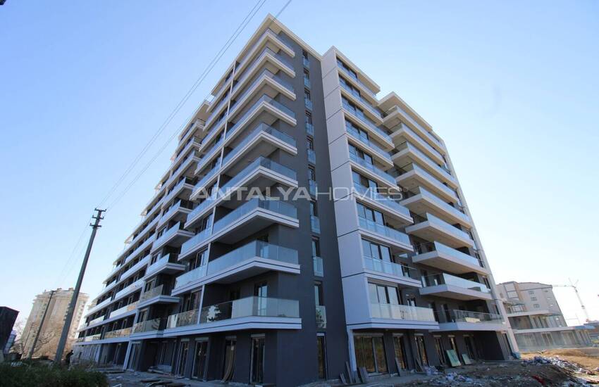 Antalya Altıntaş'ta Havuzlu Sitede Bahçe Kullanımlı Şık Daireler 18