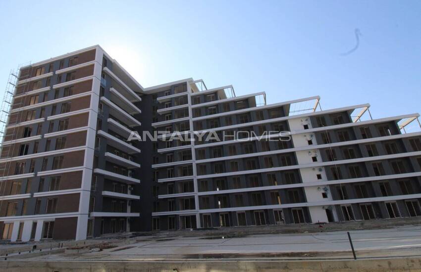 Antalya Altıntaş'ta Havuzlu Sitede Bahçe Kullanımlı Şık Daireler 20