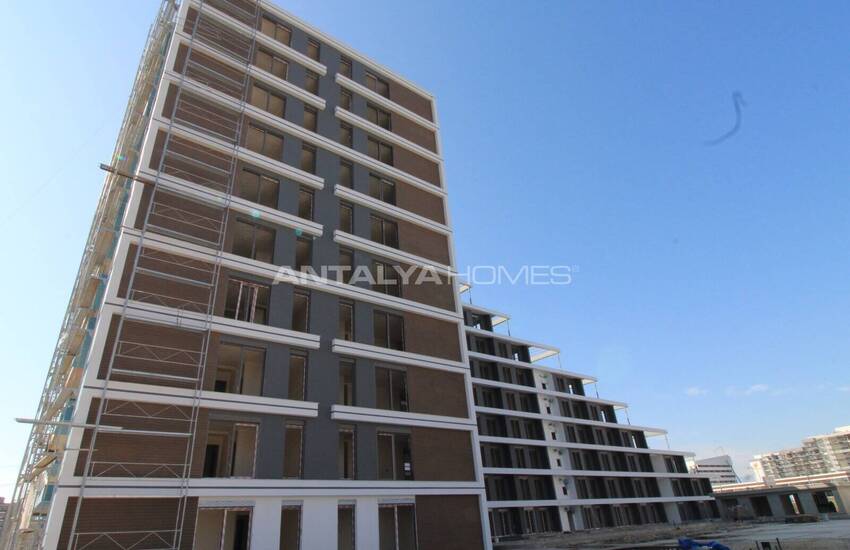 Antalya Altıntaş'ta Havuzlu Sitede Bahçe Kullanımlı Şık Daireler 21