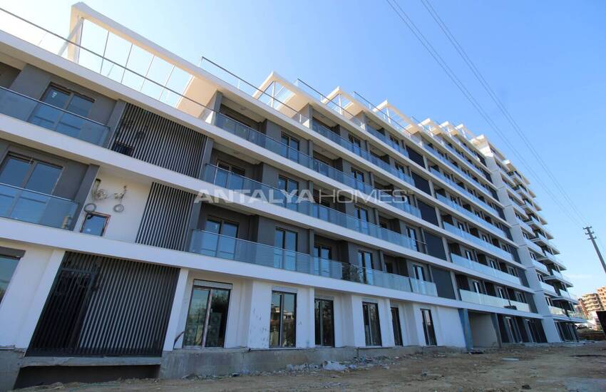Antalya Altıntaş'ta Havuzlu Sitede Bahçe Kullanımlı Şık Daireler 23