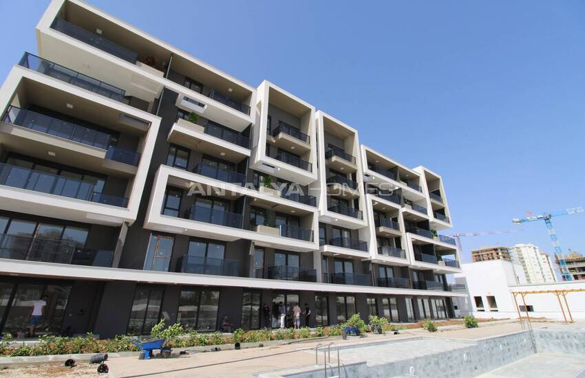 شقق بغرفة كبيرة على الطريق الرئيسي في أنطاليا ألتيناش 14