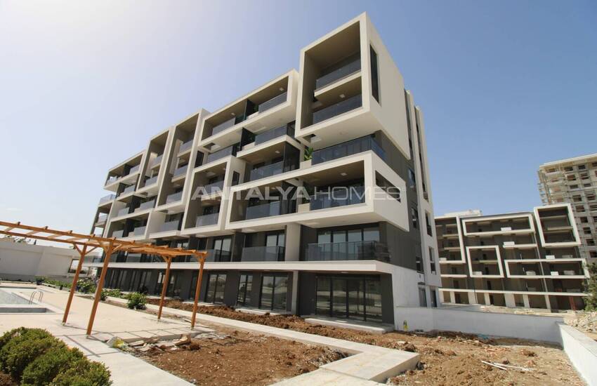 شقق بغرفة كبيرة على الطريق الرئيسي في أنطاليا ألتيناش 19