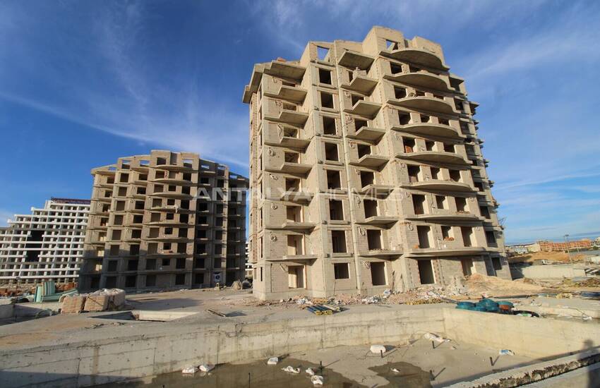 Apartments in a Complex with Security and Aquapark in Altintas 10