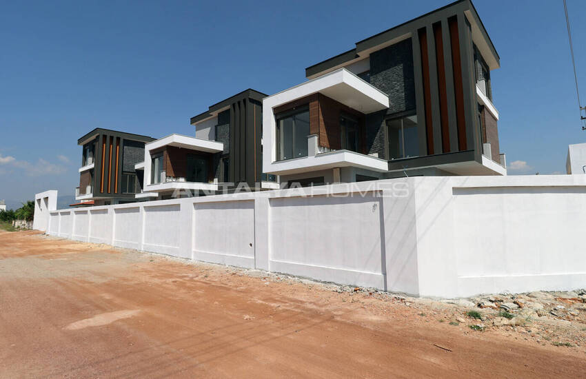Antalya Döşemealtı'nda Yerden Isıtmalı Müstakil Bahçeli Villalar 40