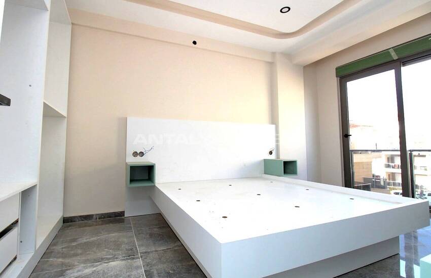 آپارتمان لوکس در یک مجتمع با استخر مشترک در بلک 16