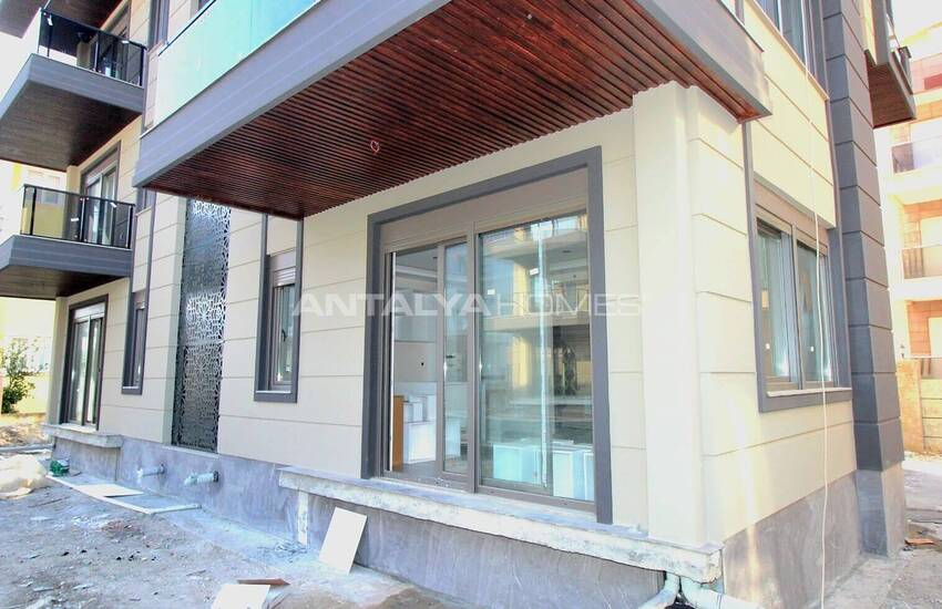 آپارتمان لوکس در یک مجتمع با استخر مشترک در بلک 11