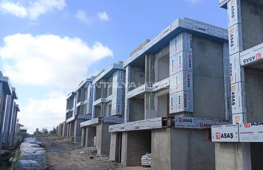 فيلات منفصلة مع مسبح خاص وحديقة في أكسو مانديرلار 44