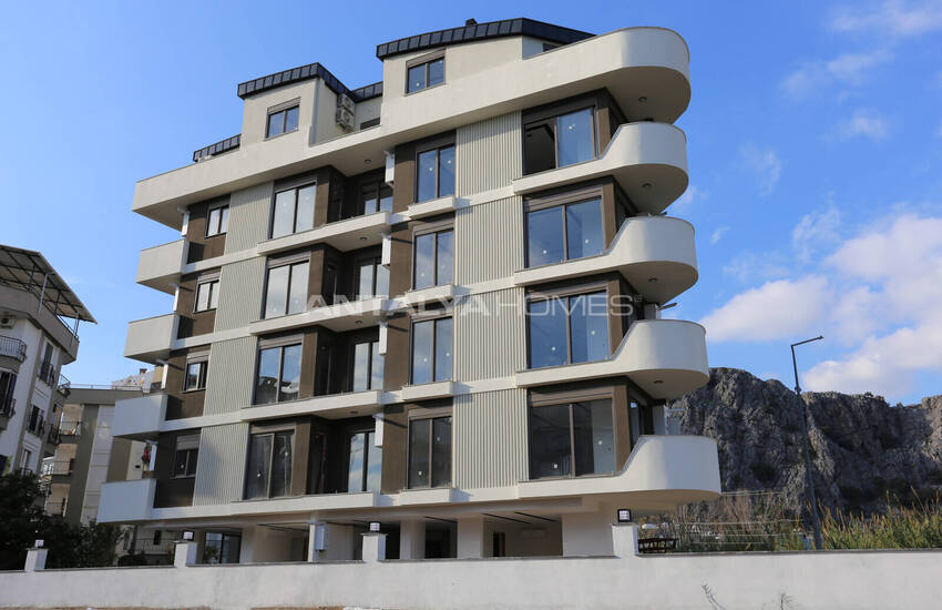 Konyaaltı Hurma'da Havuzlu Binada Yerden Isıtmalı Daireler 19