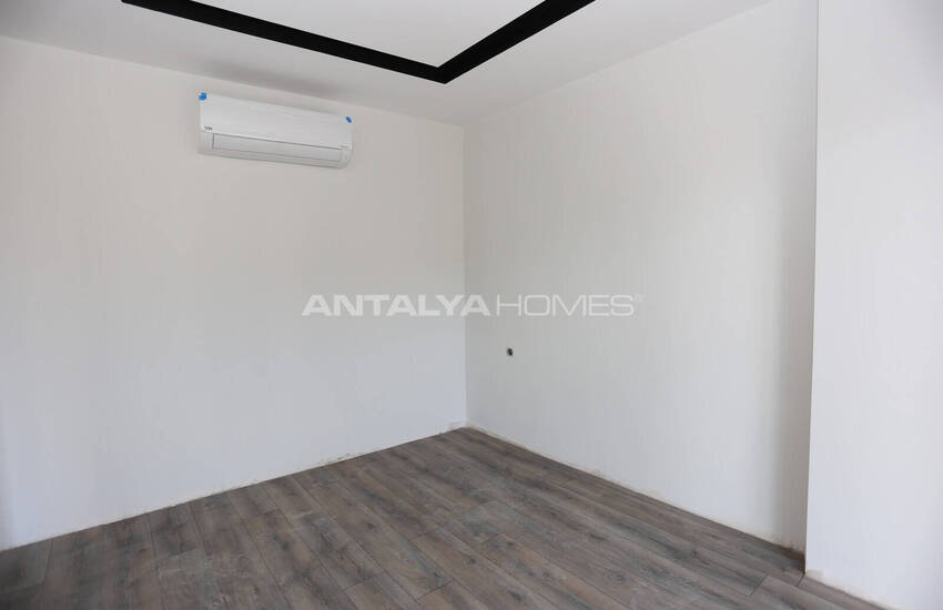 Konyaaltı Hurma'da Havuzlu Binada Yerden Isıtmalı Daireler 27