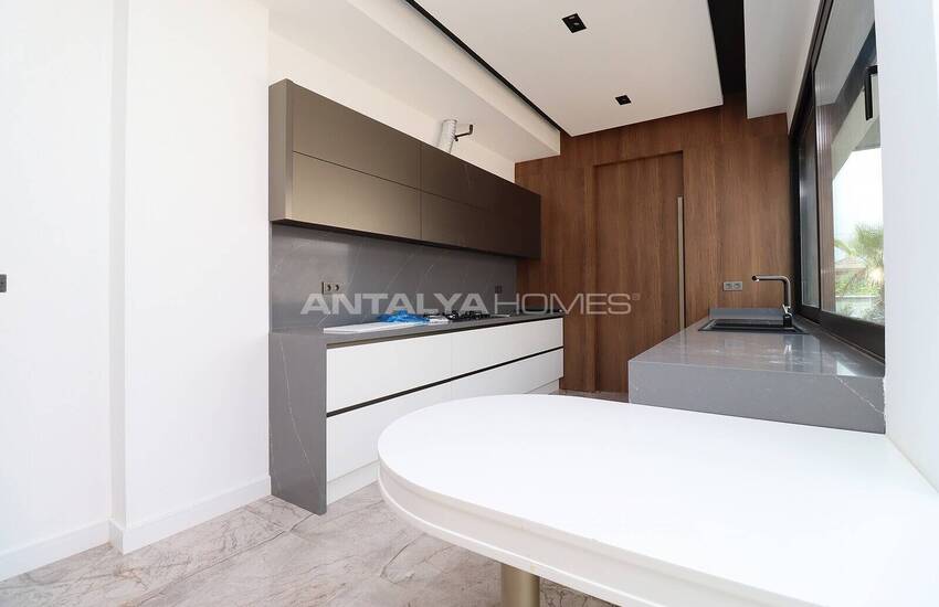 Hus Med Vinterträdgård Och Öppen Parkering I Antalya Altinkale 14