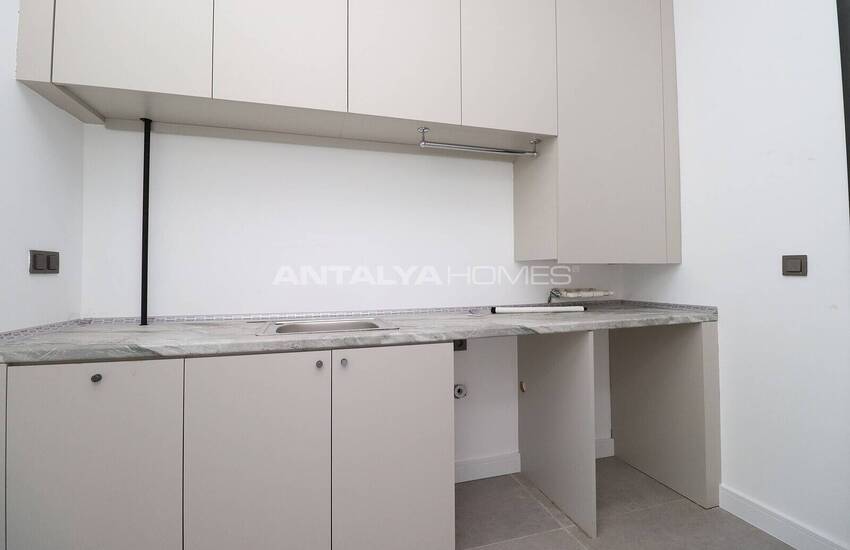 Hus Med Vinterträdgård Och Öppen Parkering I Antalya Altinkale 31