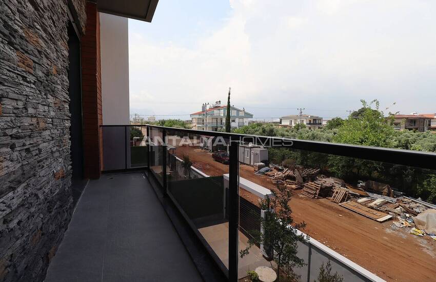 Hus Med Vinterträdgård Och Öppen Parkering I Antalya Altinkale 28