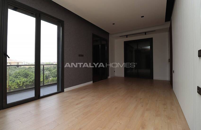 Hus Med Vinterträdgård Och Öppen Parkering I Antalya Altinkale 16