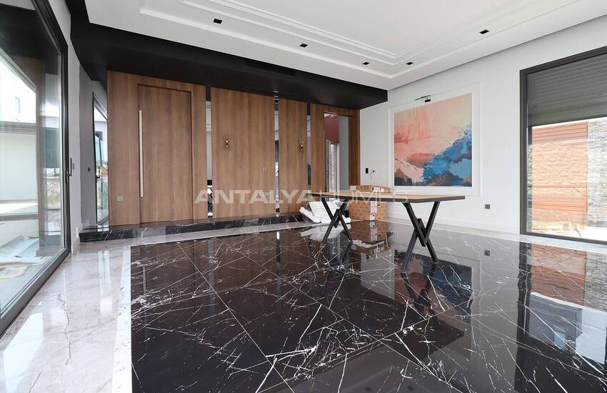 Hus Med Vinterträdgård Och Öppen Parkering I Antalya Altinkale 11