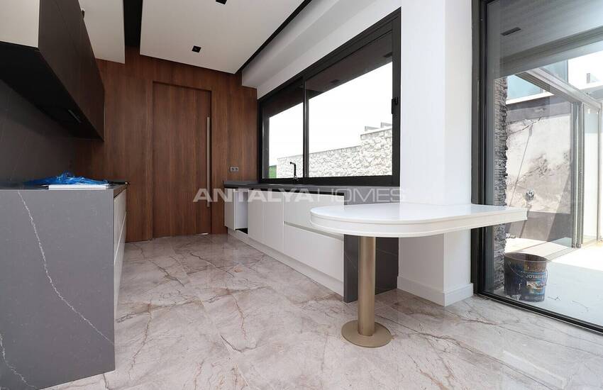 Hus Med Vinterträdgård Och Öppen Parkering I Antalya Altinkale 15