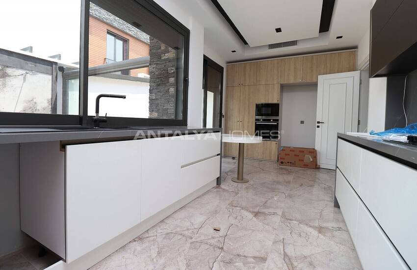 Hus Med Vinterträdgård Och Öppen Parkering I Antalya Altinkale 13