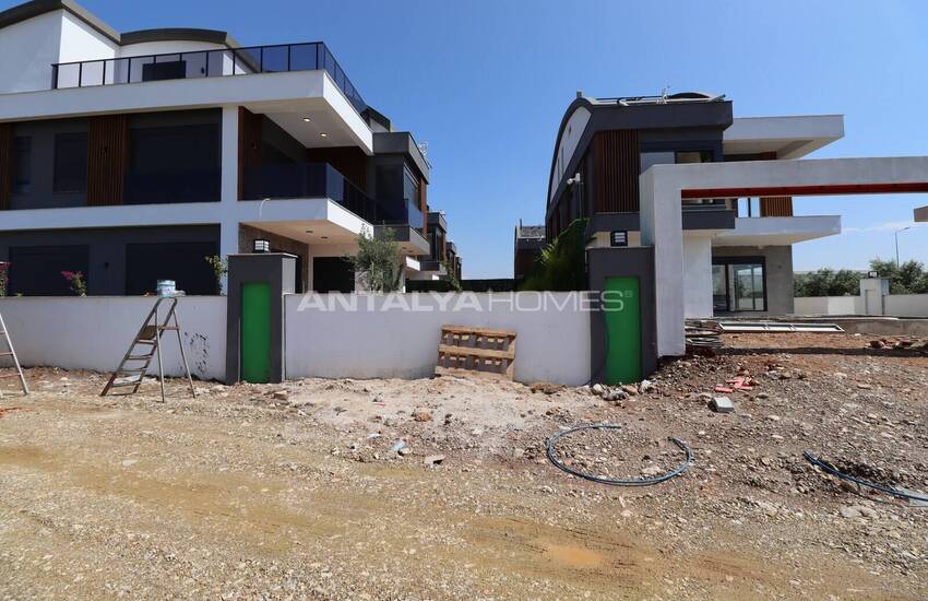 Detached House with Spacious Terrace in Antalya Dosemealti 34