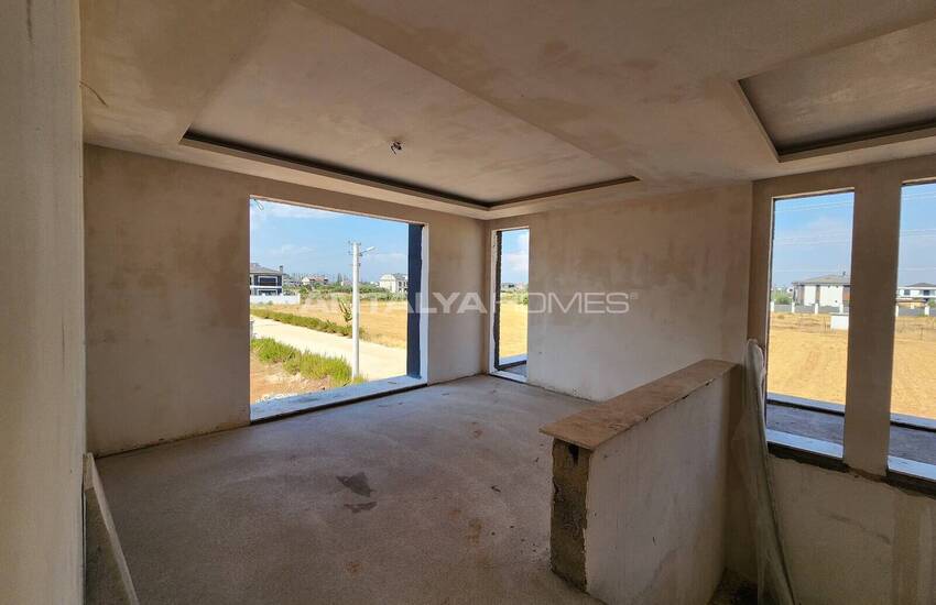 Antalya Döşemealtı'nda 5 Yatak Odalı ve Havuzlu Müstakil Villa 27