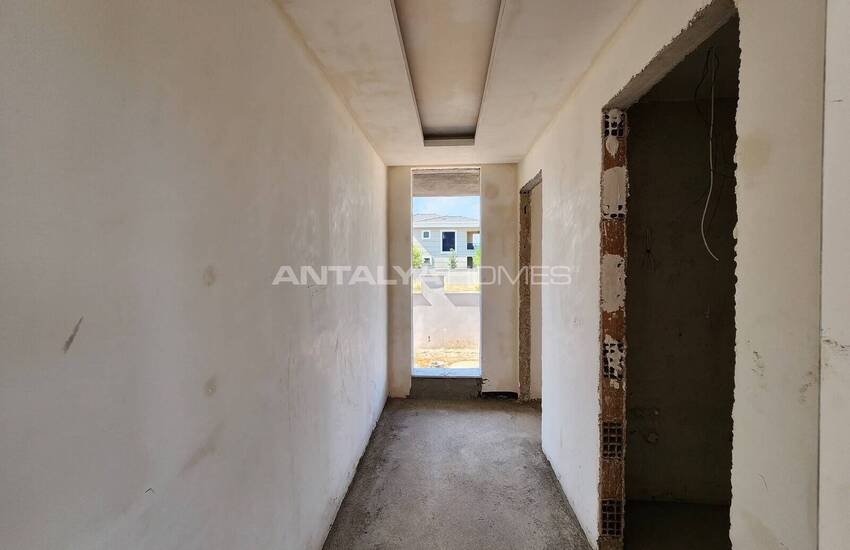Antalya Döşemealtı'nda 5 Yatak Odalı ve Havuzlu Müstakil Villa 31